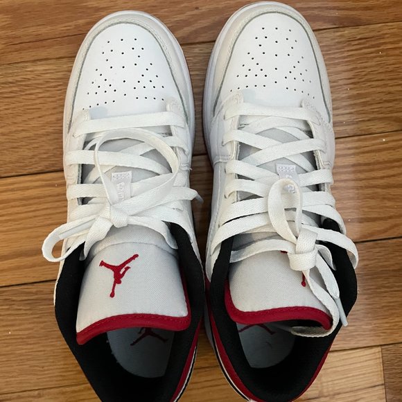 Air Jordan 1 Low White University Red Black (GS) - Picture 2 of 4